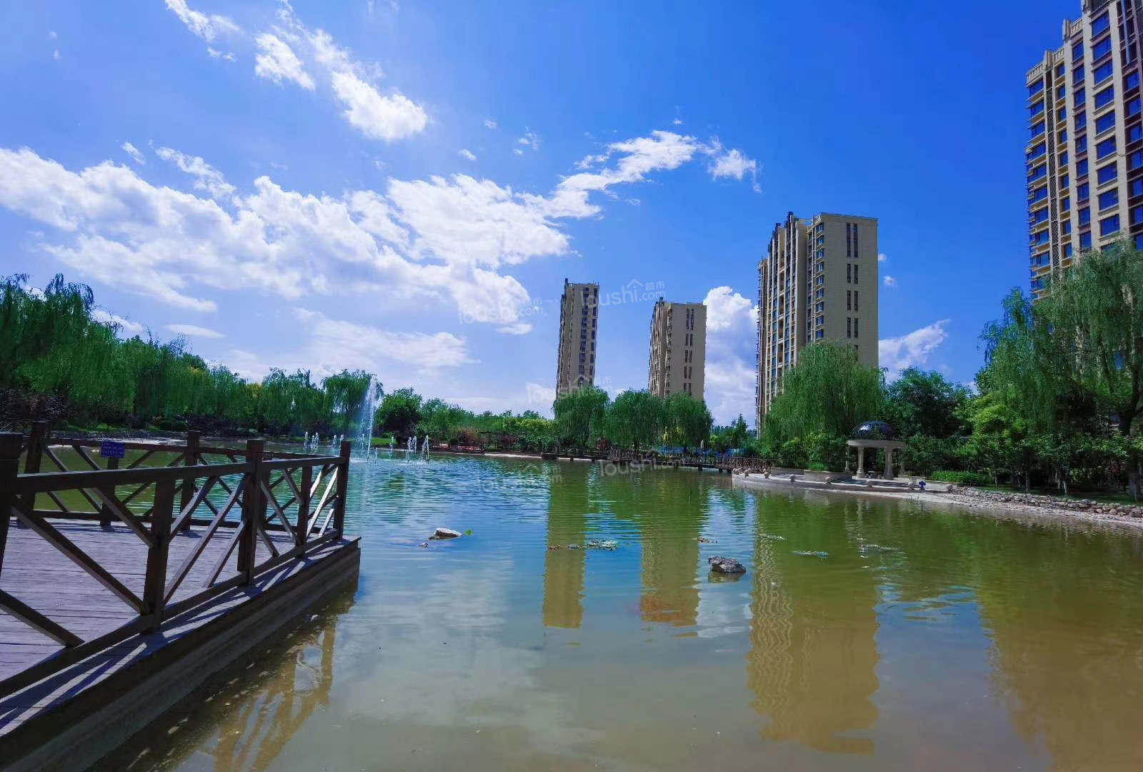 坐拥万米湖景,百亩双公园-建投御湖园